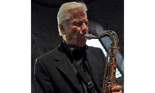 ATAKAN ÜNÜVAR  (SAKSAFON, FLÜT)